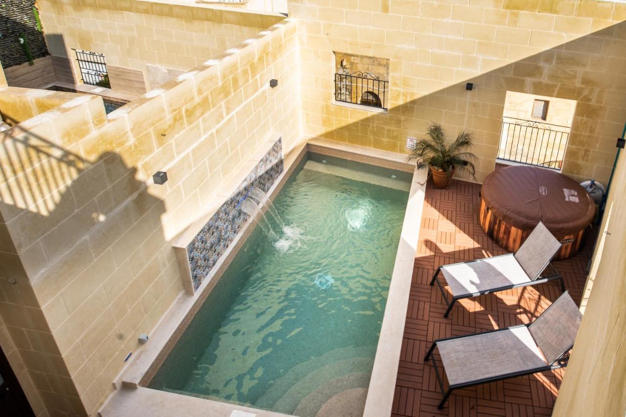 Narcisa - Luxury 3br Traditional House With Pool, Cinema & Hot Tub Holiday home *